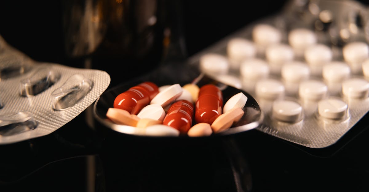 ¿Qué es la clozapina y cómo actúa en el cerebro?