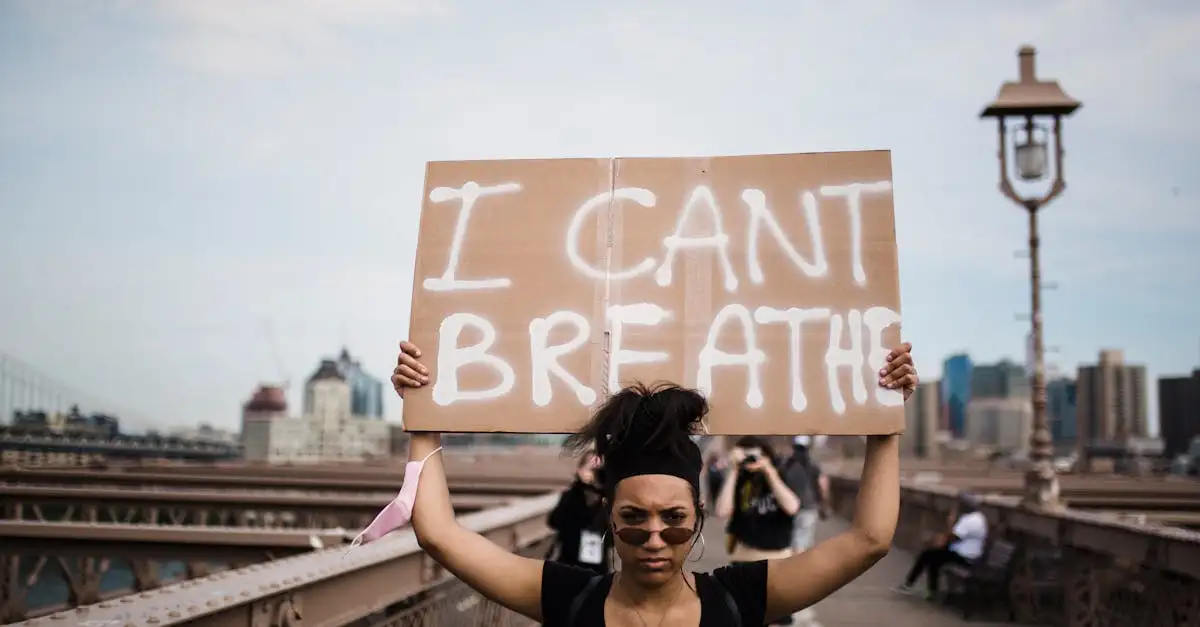 ¿Cuáles son los temas clave en 'El color púrpura'?