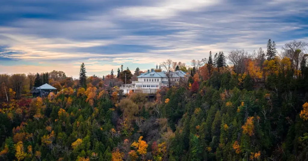 ¿Qué belleza natural ofrece Canadá para los turistas?