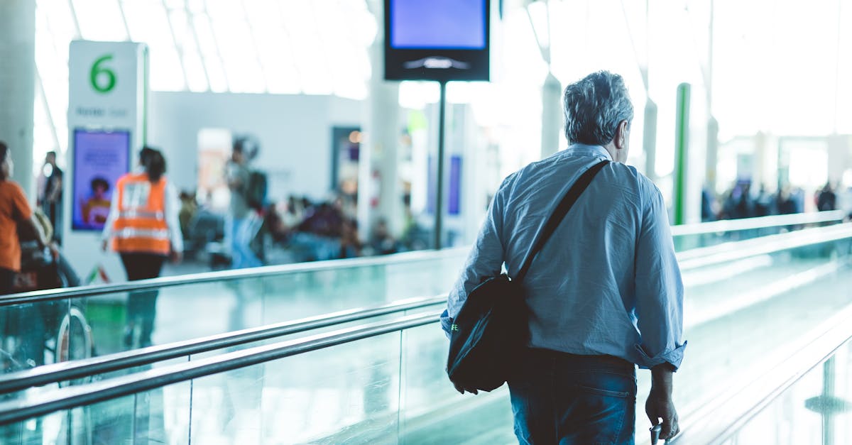 ¿Varsovia cuenta con aeropuerto y cómo llegar a él?