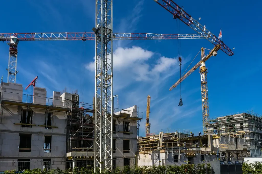 ¿Cómo promueve la reutilización de materiales la vivienda sostenible?