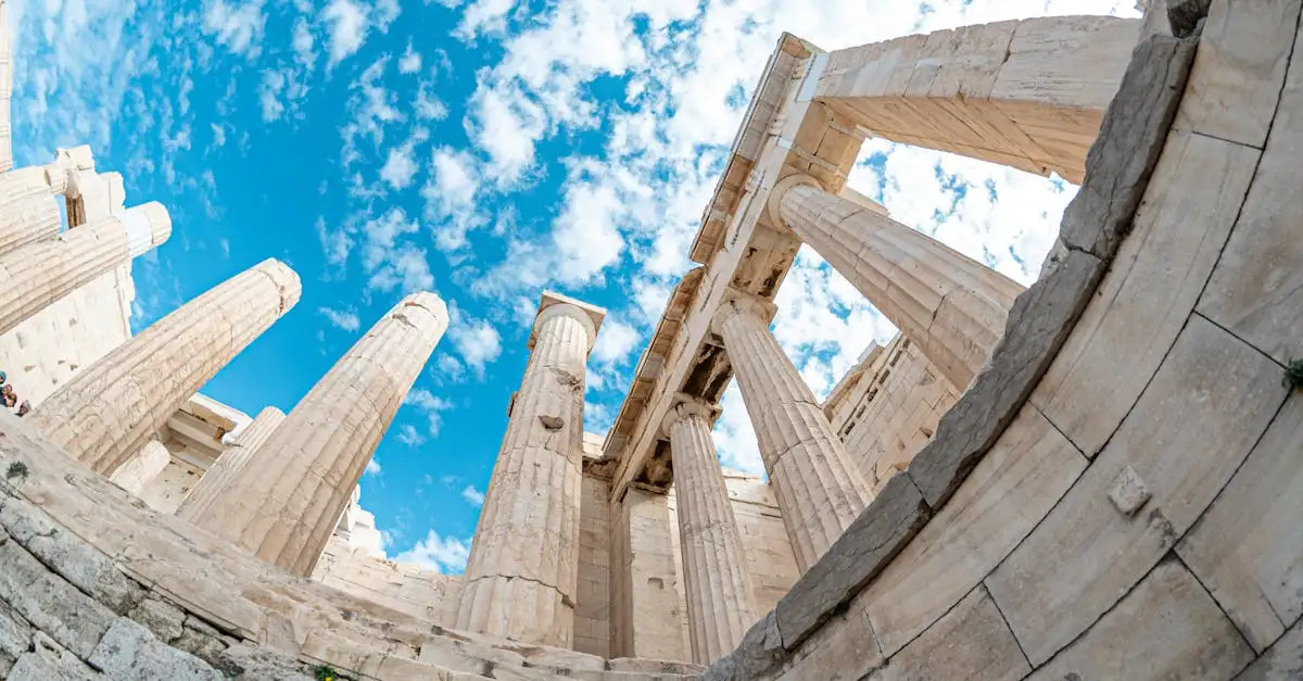 ¿Por qué visitar la Acrópolis de Atenas es imprescindible?