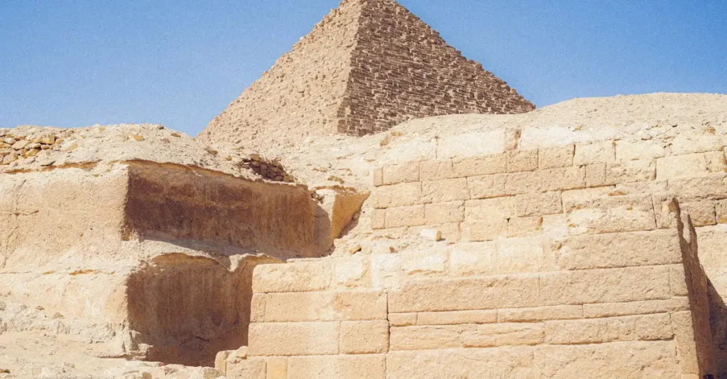 ¿Quién construyó la Gran Pirámide de Giza y por qué?