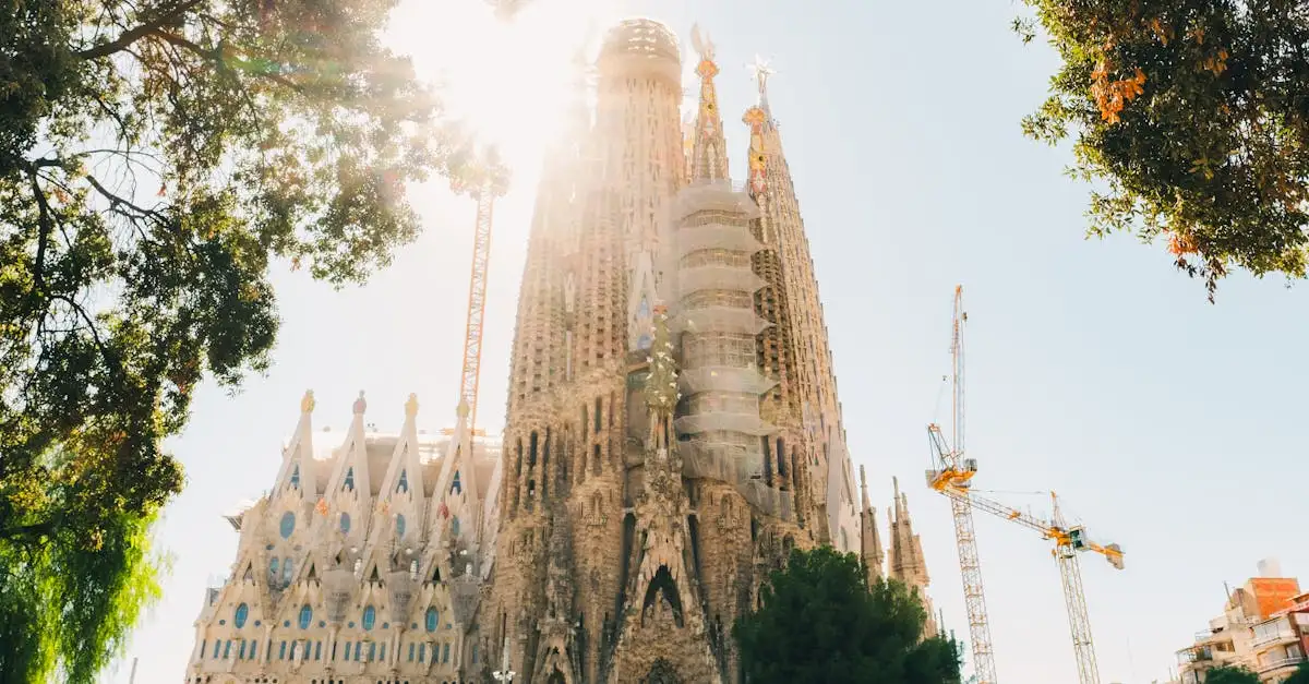 ¿Dónde se encuentra la Sagrada Familia diseñada por Gaudí?