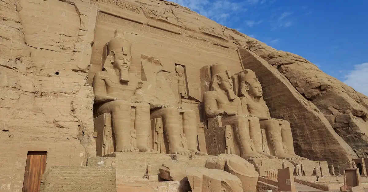 ¿Qué tipos de tumbas existían en el antiguo Egipto?