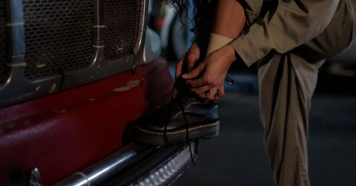 ¿Cómo cuidar zapatos de cuero con cera de abejas?