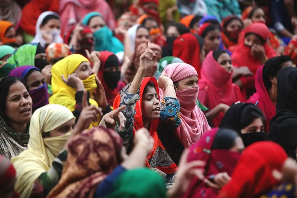 ¿Qué ciudad de Bangladesh es clave en el comercio textil?