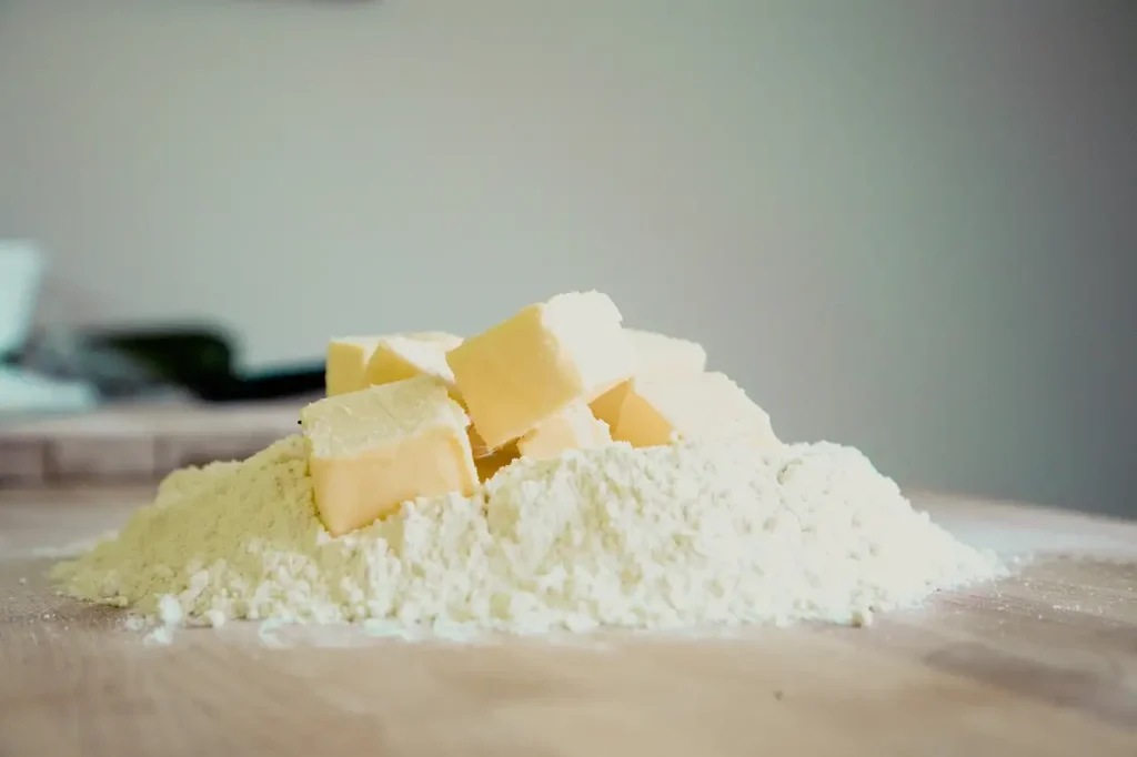 ¿Cómo hacer una base de tarta de galletas y mantequilla?