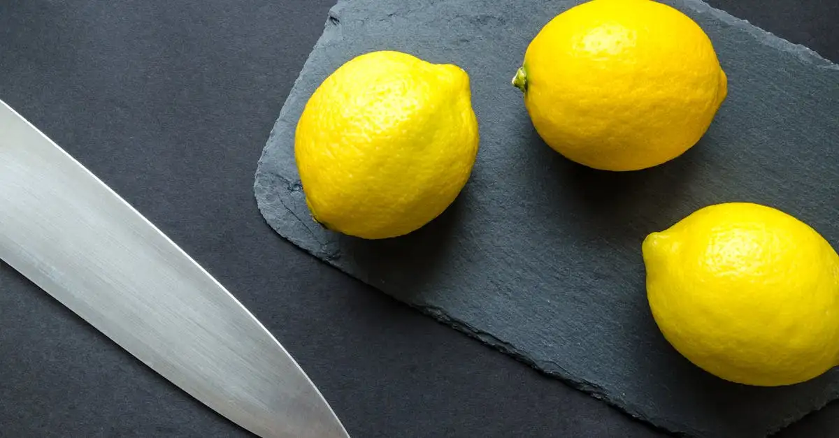 ¿El jugo de limón elimina el olor a pescado en la cocina?
