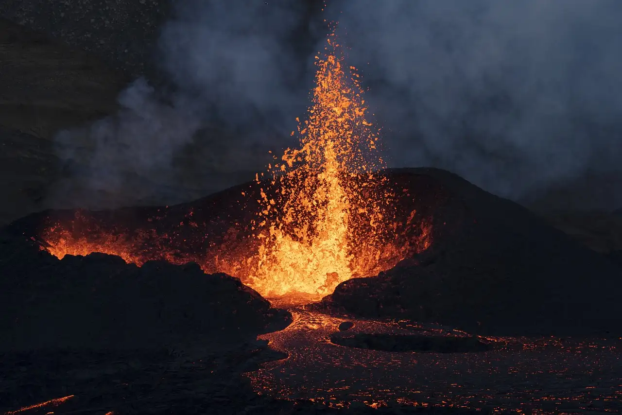 ¿Cómo influyeron los volcanes en los dinosaurios?