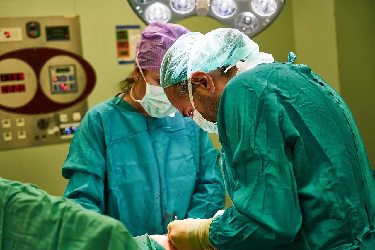 ¿Cómo se hizo la laparoscopia la norma en cirugía mínimamente invasiva?