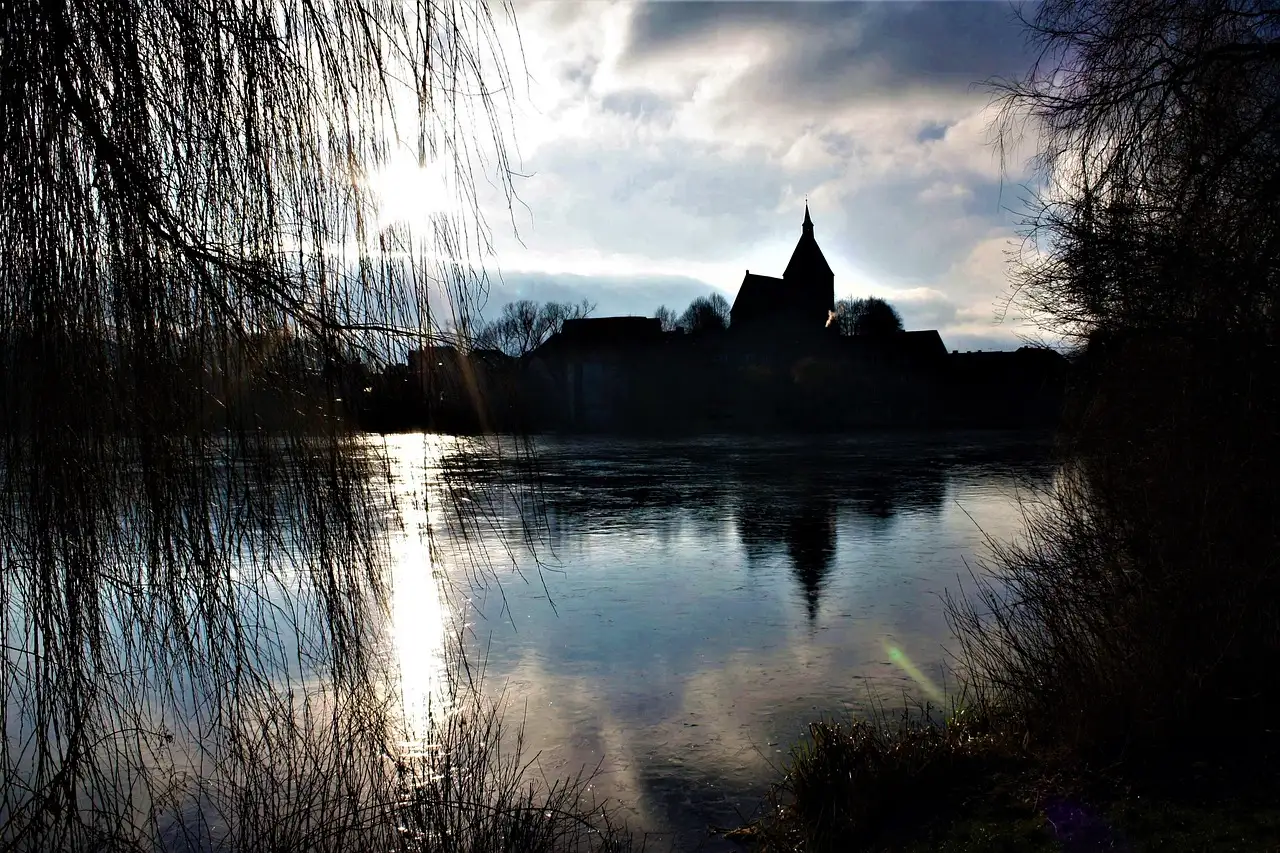 ¿Cuál es la ciudad de los Países Bajos famosa por su paño?