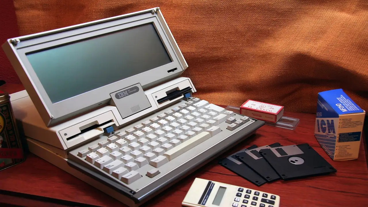 ¿Cuál fue el impacto de IBM en las computadoras de los 50?