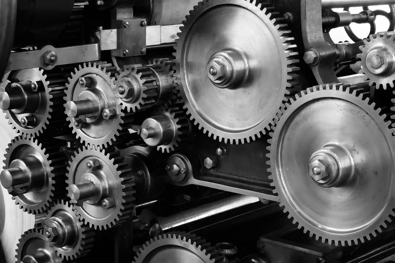 ¿Qué es la máquina Enigma y cómo operaba en la guerra?