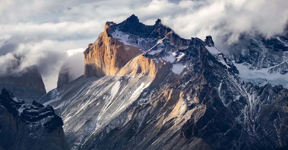¿Qué montañas famosas de la Patagonia tienen picos icónicos?