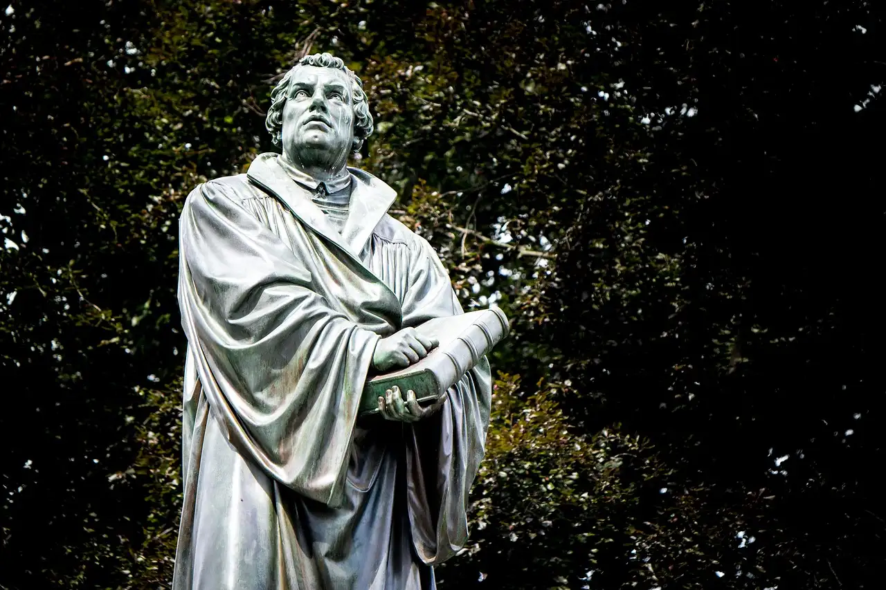 ¿Sabes qué ciudad alemana fue clave en la Reforma Luterana?