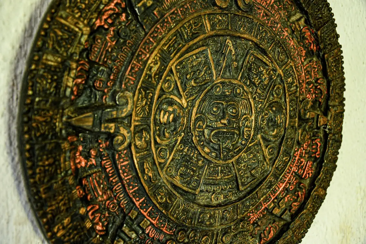 ¿Cómo afectaron los factores ambientales a las ciudades mayas?