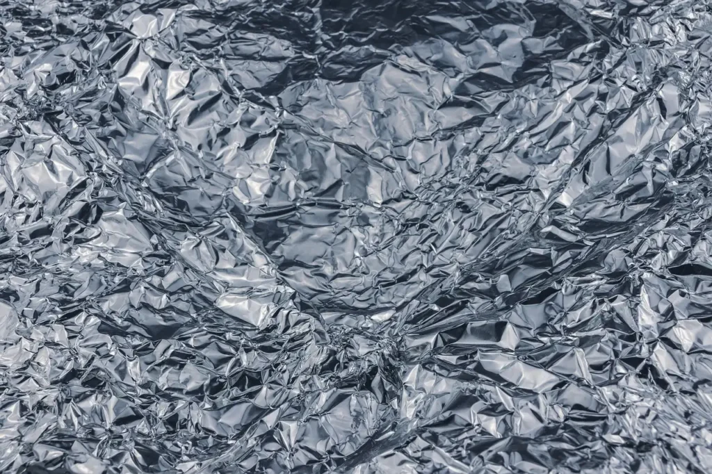 ¿Cómo evitar que un pastel se seque con papel aluminio?