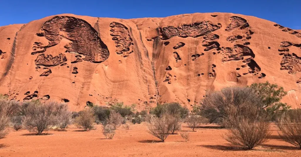 ¿Cuáles son las formaciones rocosas icónicas de Uluru-Kata Tjuta?