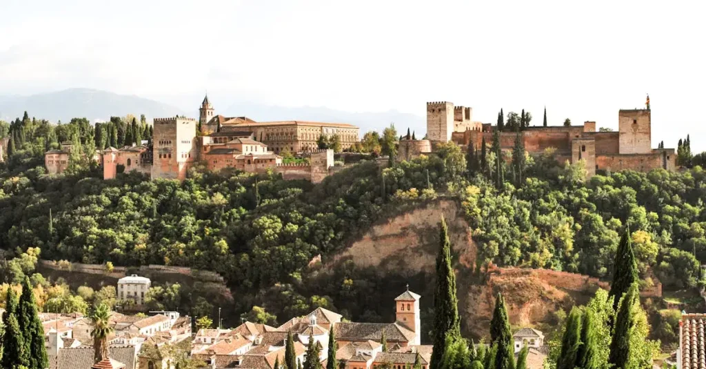 ¿En qué ciudad se encuentra el impresionante palacio de la Alhambra?