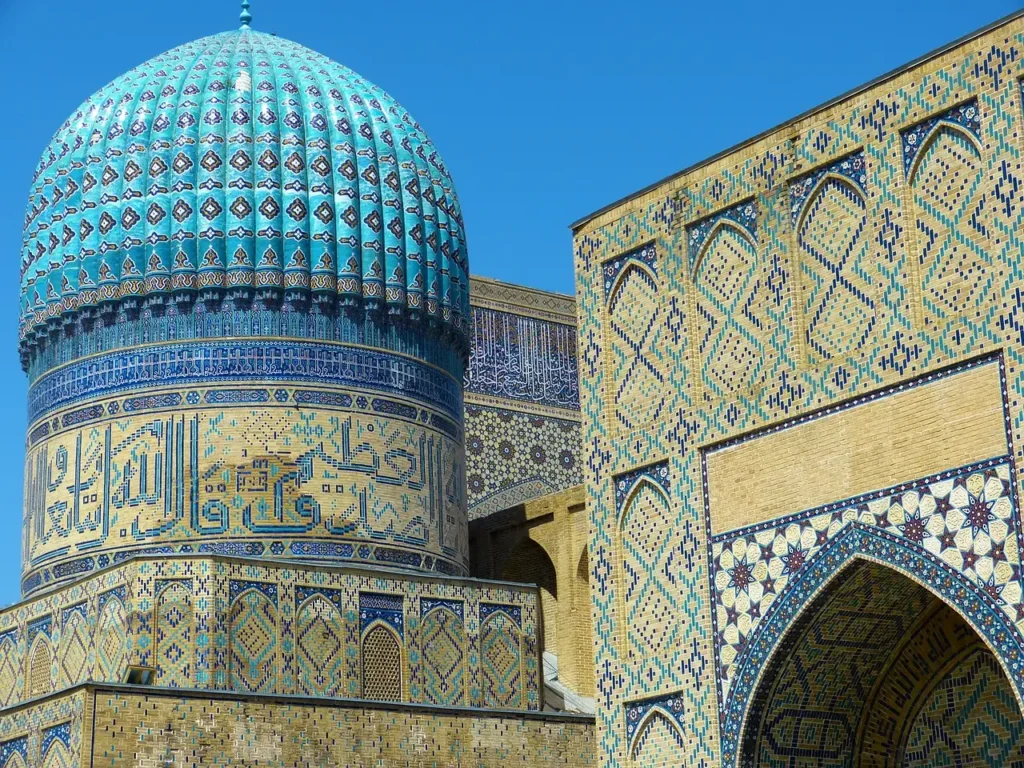 ¿Cuál es la capital de Uzbekistán y su importancia cultural?
