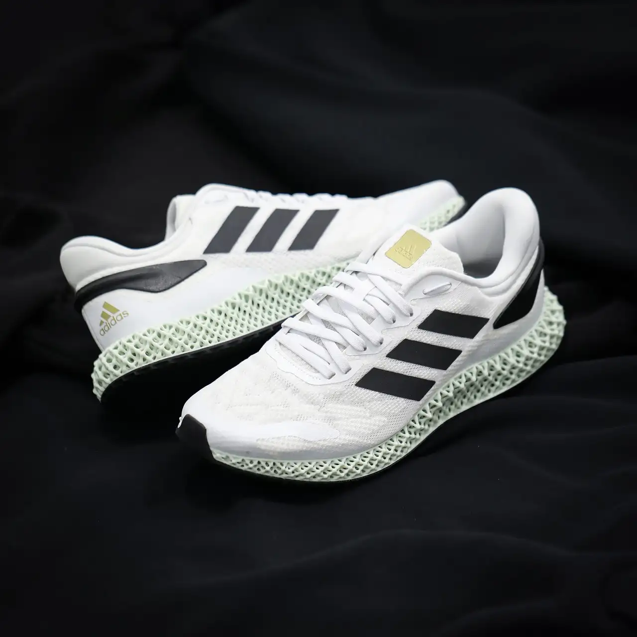 ¿Cuál es la historia detrás de la marca Adidas en Alemania?