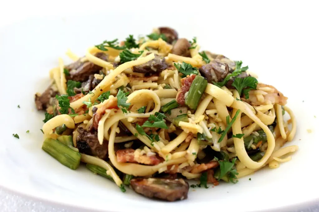 ¿Cuál es la mejor verdura para acompañar la pasta carbonara?