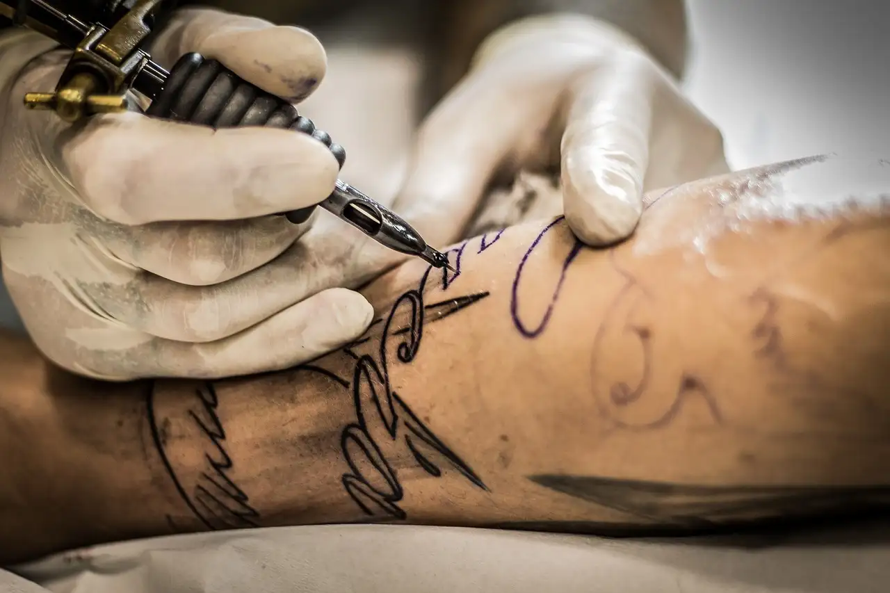 ¿Cuánto tiempo debes esperar para hacer deporte tras un tatuaje?