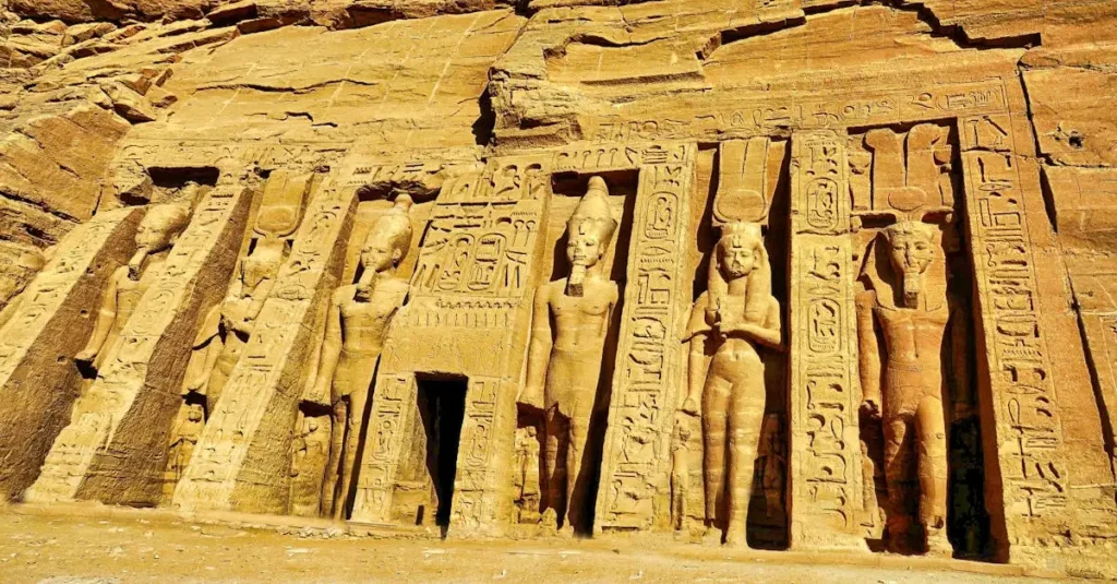 ¿Dónde se encuentran los templos de Abu Simbel en Egipto?