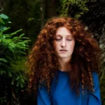 ¿Qué colores de ropa combinan mejor con el cabello rojo?