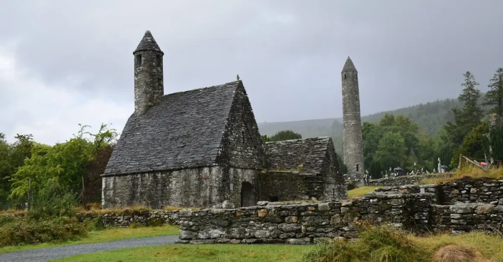¿Sabes cuál fue el centro monástico medieval de Irlanda?