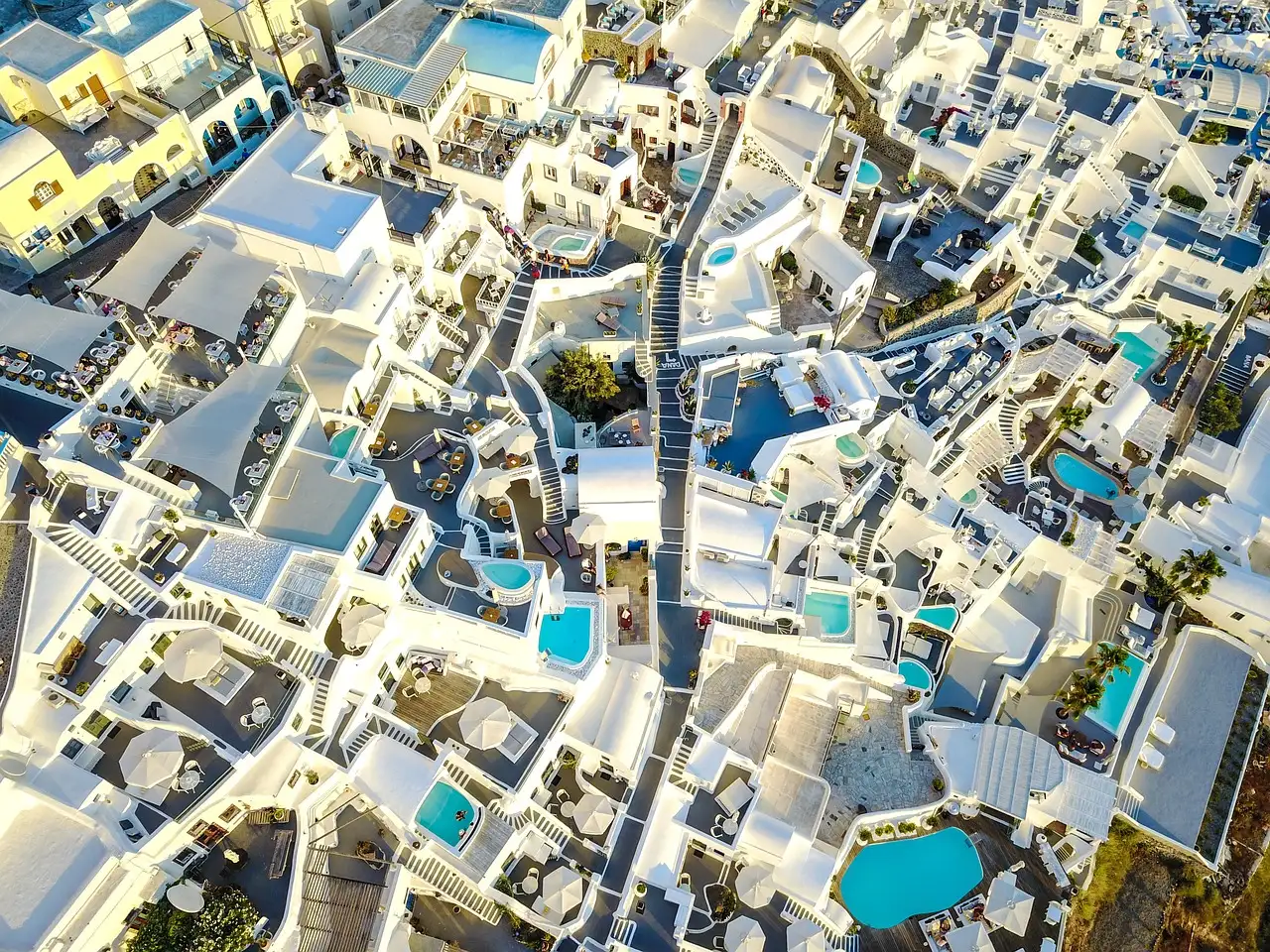 ¿Cuánto dura el vuelo de Ámsterdam a Santorini, Grecia?