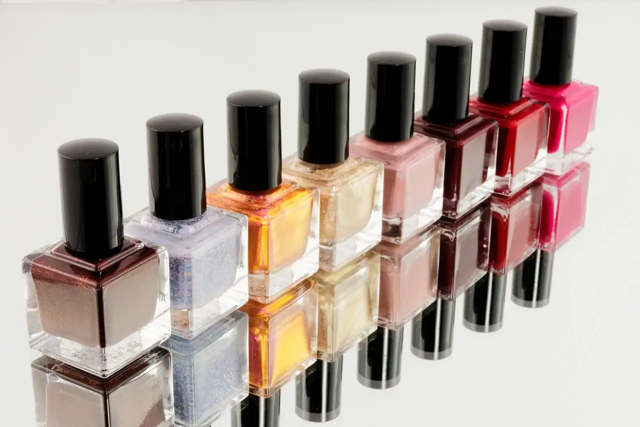 ¿Qué esmalte de uñas es ideal para ti? Descubre aquí.