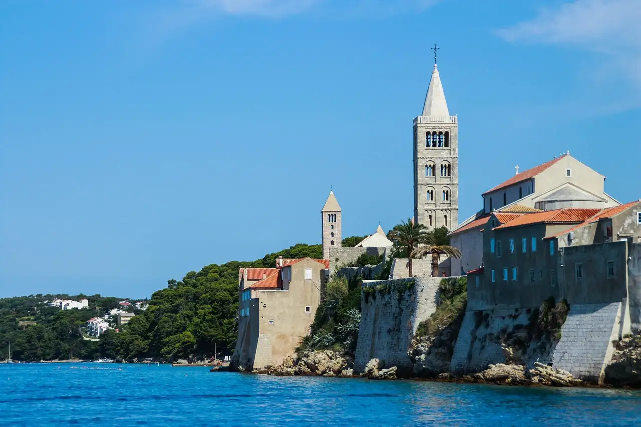 ¿Cuánto dura un vuelo de Ámsterdam a Rab, Croacia?