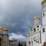 ¿Qué torres destacan en los edificios de la Plaza Roja?